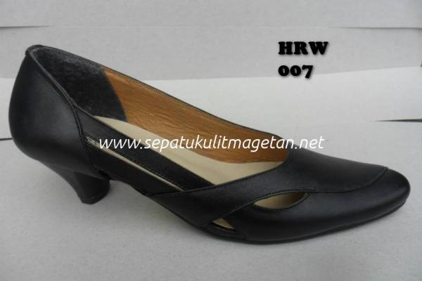 Sepatu Kulit Pantofel Wanita HRW 007