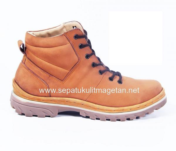 Sepatu Kulit Boots Eksklusif FB300 Tan