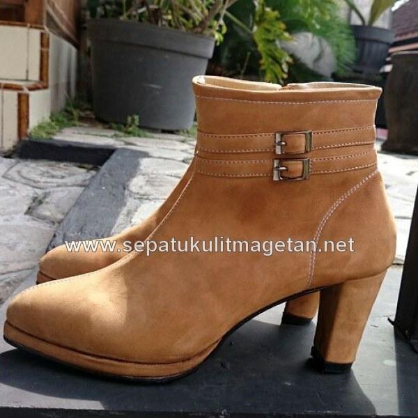 Sepatu Kulit Boots Eksklusif Wanita BL29 Tan