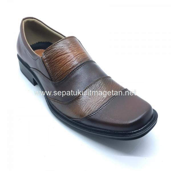 Sepatu Kulit Pantofel Pria FY18