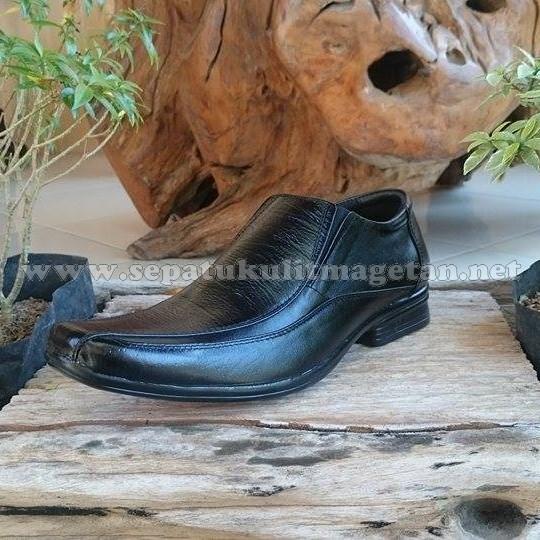 Sepatu Kulit Pantofel Pria FY01