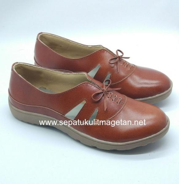 Sepatu Kulit Casual Eksklusif Wanita FLC04 Brown