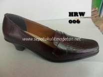 Sepatu Kulit Pantofel Wanita HRW 006 Hitam