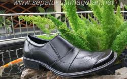 Sepatu Kulit Pantofel Pria FY22