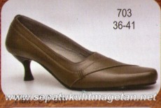 Sepatu Kulit Wanita Pantofel AB 703